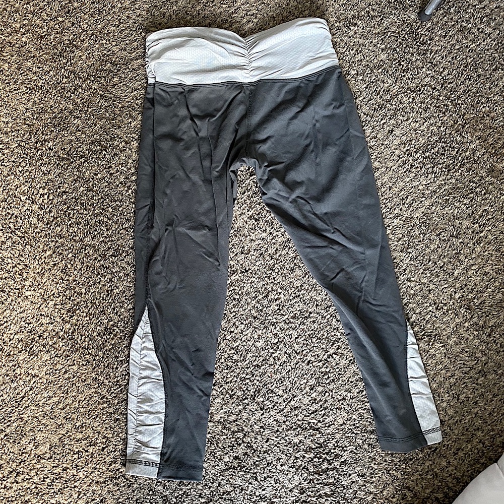 Patagonia like new condition comfy Capri leggings